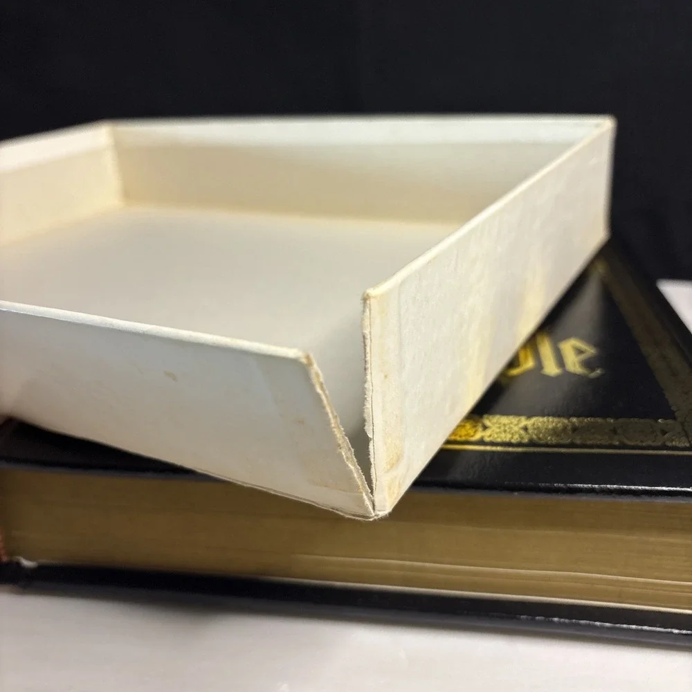 Vintage Regency Classic Family Holy Bible Thomas Nelson KJV Black Gold 709